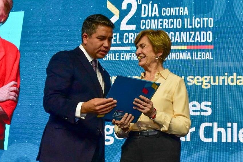 Trabajo Evelyn Matthei detalla planes para combatir el comercio ilegal y el crimen organizado: “Es hora de recuperar el orden, la justicia y la tranquilidad para todos”