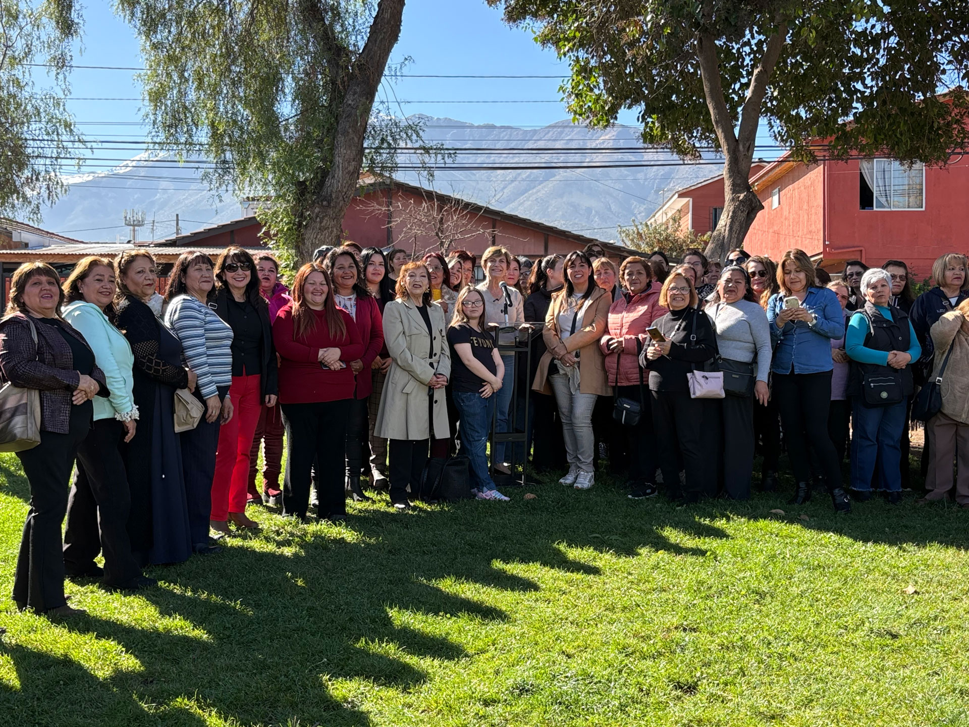 Trabajo Evelyn Matthei celebra Día de la Madre con vecinas de Puente Alto y anuncia medidas de apoyo: “Nuestro Gobierno las va a acompañar siempre”
