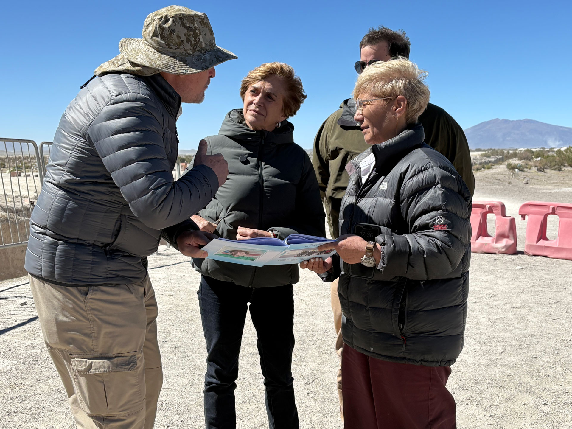 Trabajo Evelyn Matthei visita Colchane con propuestas para sellar límites y poner fin a la inmigración ilegal: “Vamos a devolverle el orden a Chile”