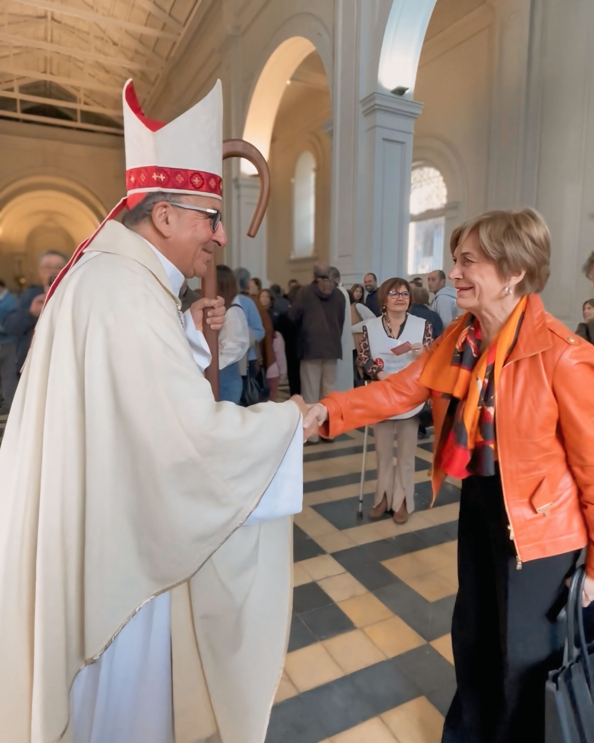 Trabajo Evelyn Matthei asiste a reapertura de Iglesia de La Asunción tras ser vandalizada y quemada: “Esta Iglesia ha vuelto a brillar y Chile también va a volver a brillar”