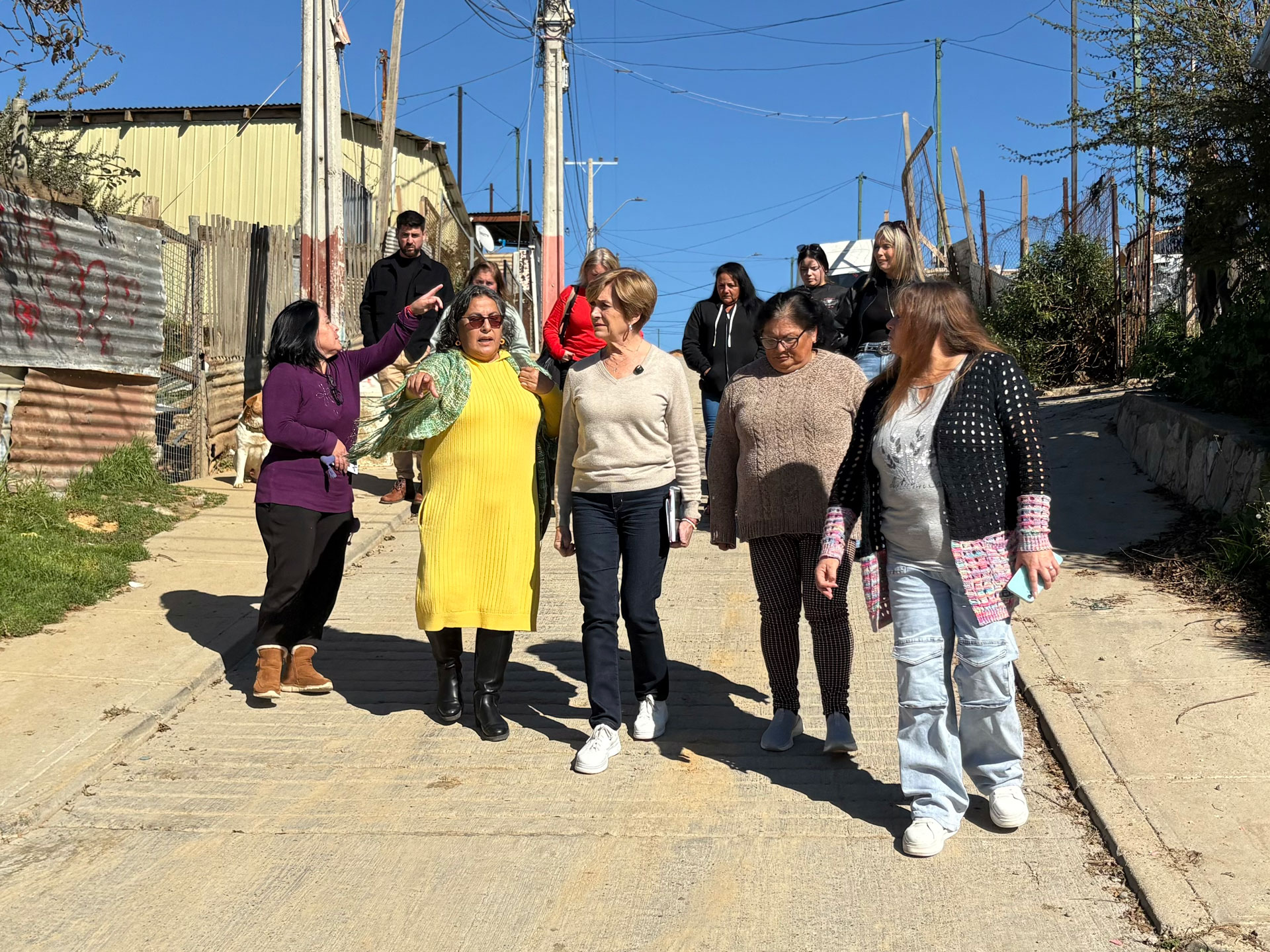 Trabajo Evelyn Matthei se reúne con damnificados por megaincendio en Quilpué y denuncia que familias siguen sin casa a más de un año del siniestro: “En mi gobierno, vamos a reconstruir con rapidez”