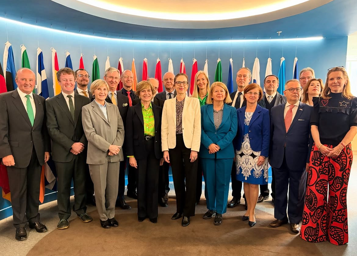 Trabajo Evelyn Matthei sostiene reunión con representantes de la Unión Europea: “Valoramos profundamente la relación con la UE, que consideramos una política de Estado”